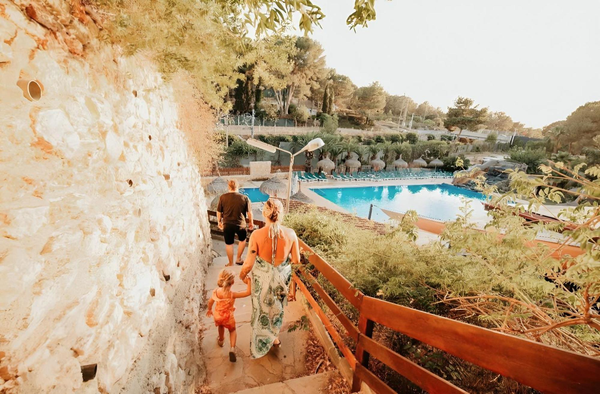 Caledonia Camping 4*